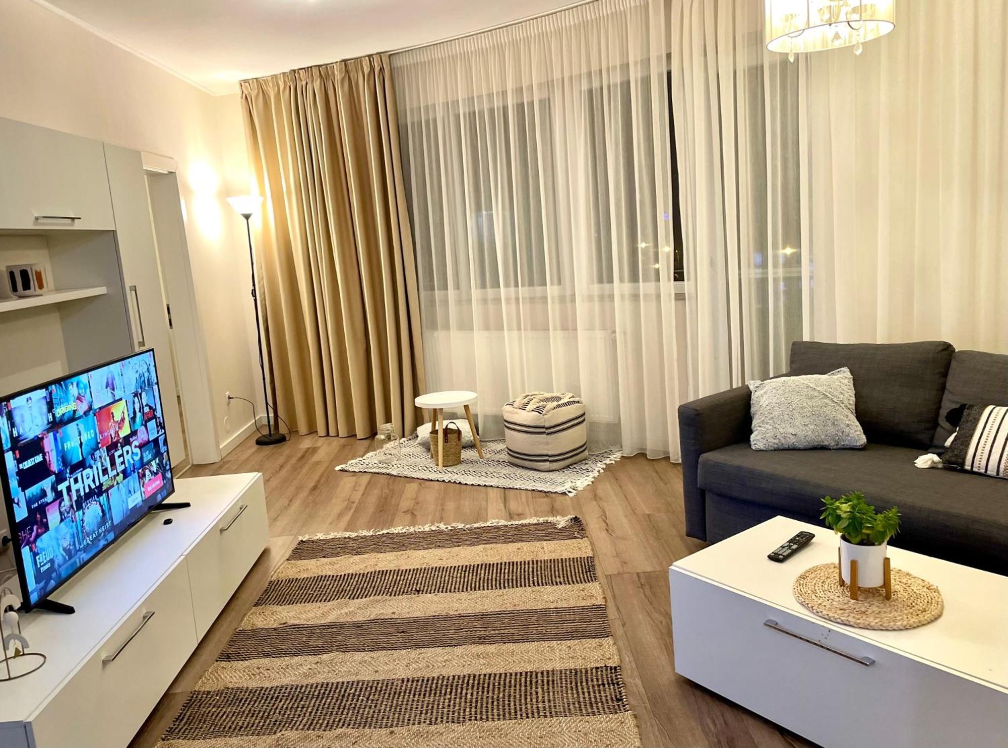 Moonlight Charming Shelter - 3Br 180º Balcony View Apartment Орадеа Екстериор снимка